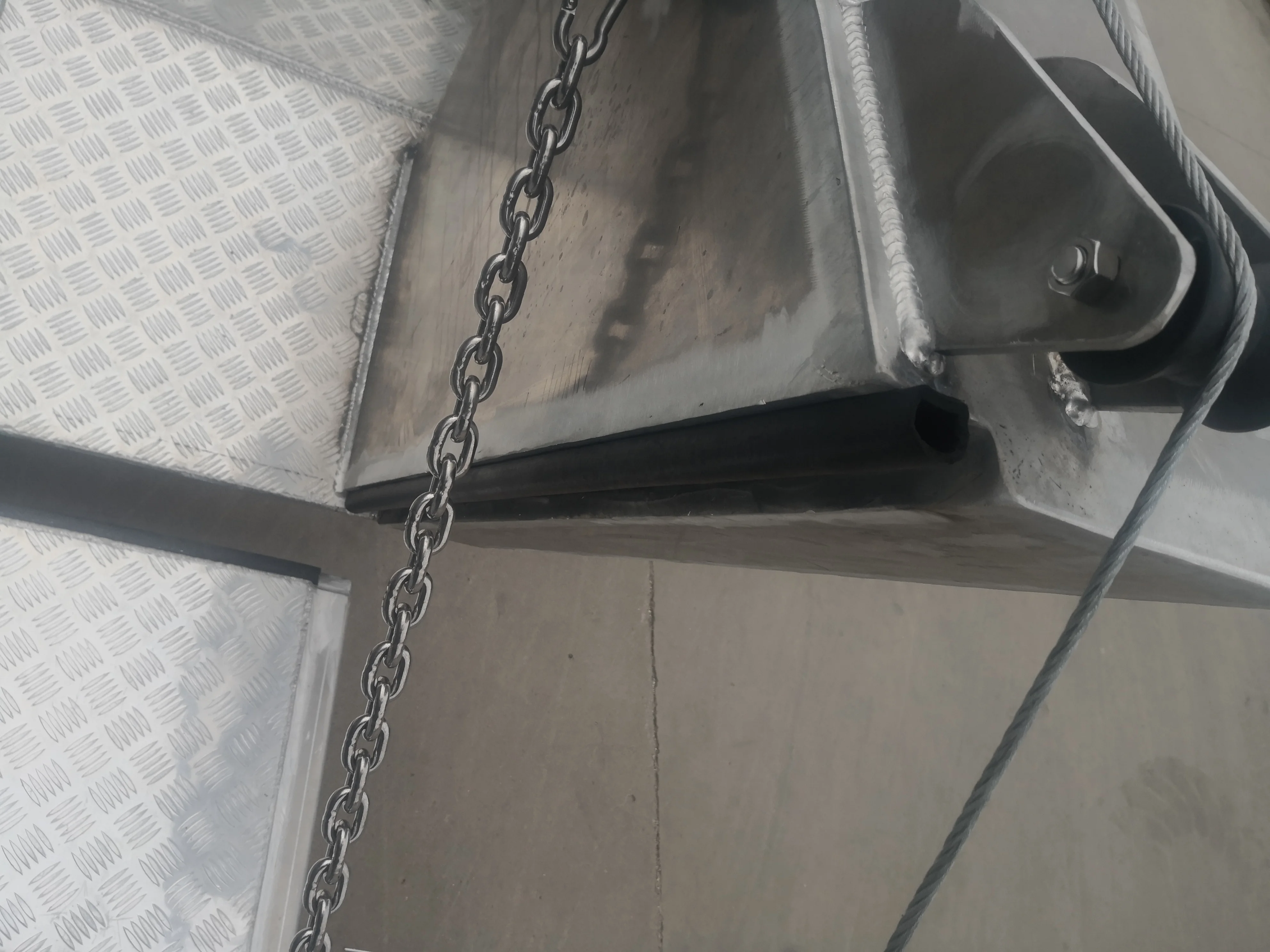 
aluminium landing craft with flybridge 