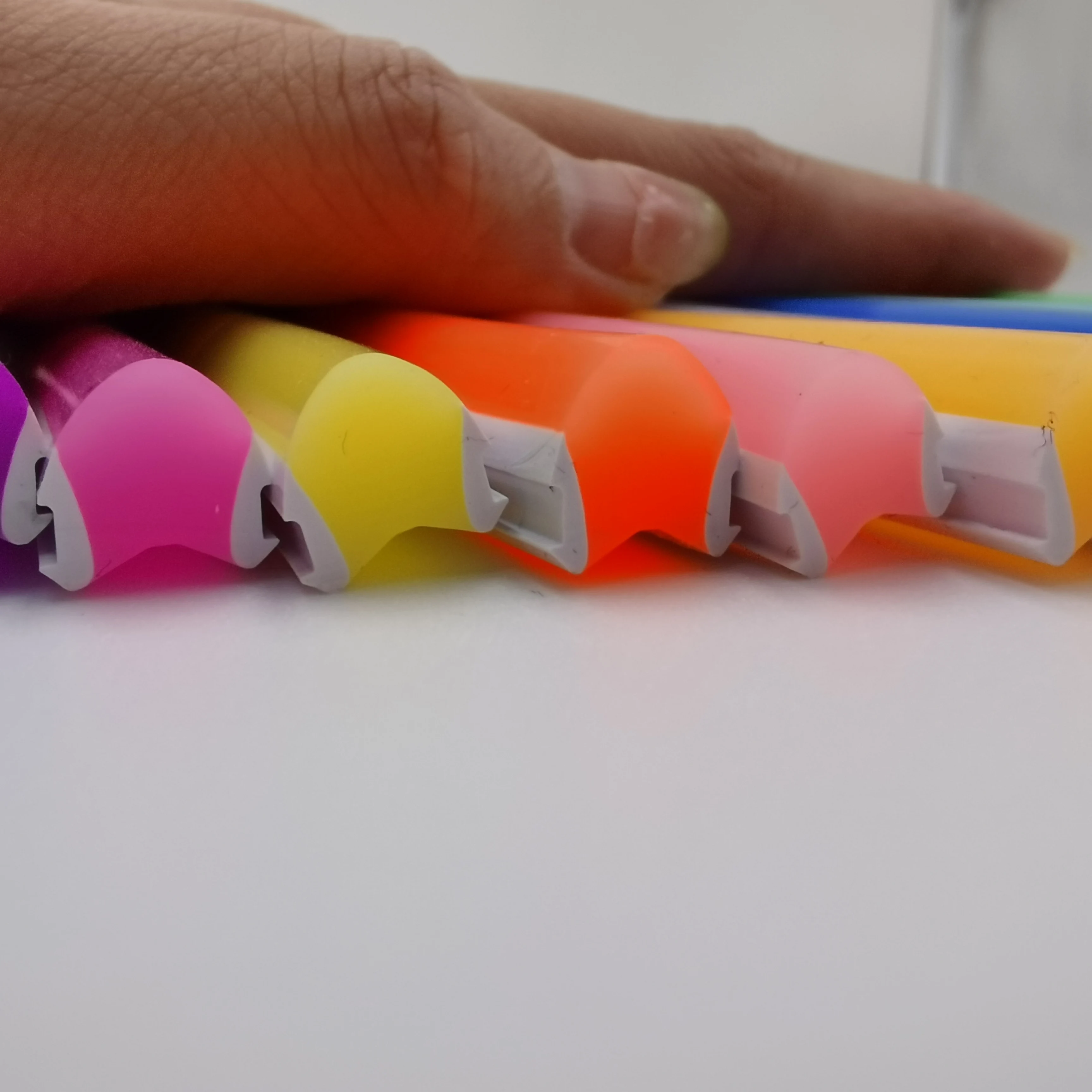 Easy to install 12V waterproof IP43 6mm/8mm/12mm silicone separation neon led for neon signs