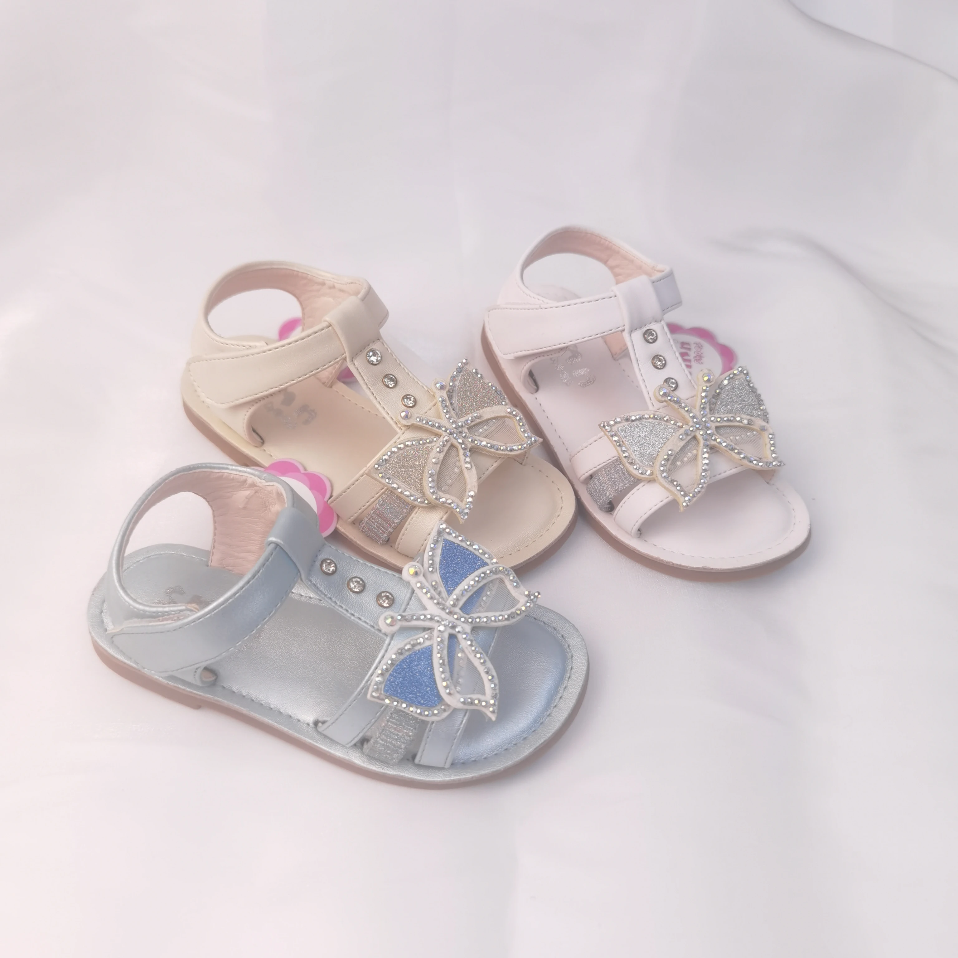 2021 Симпатичные босоножки с Т-образным ремешком и бантом, стильные и элегантные блестящие туфли на плоской подошве со стразами