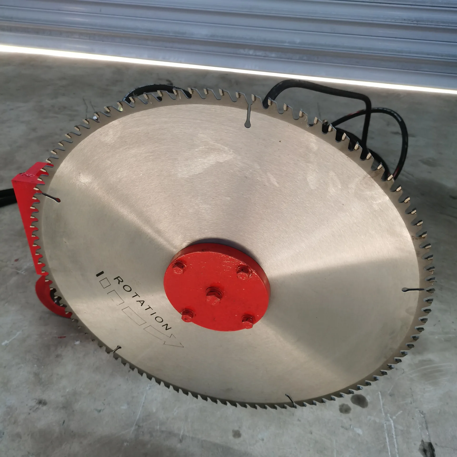 Excavator Attachment wood saw hydraulic saw with circle blade for cutting tree