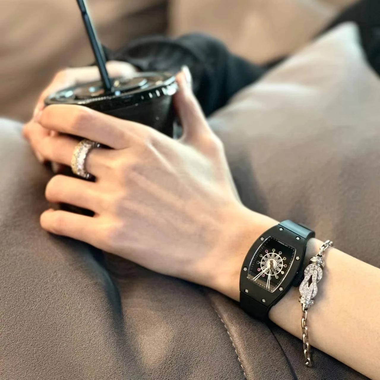 Wholesale Ceramic Case Watch Bands for Women with Multiple Mechanism Options