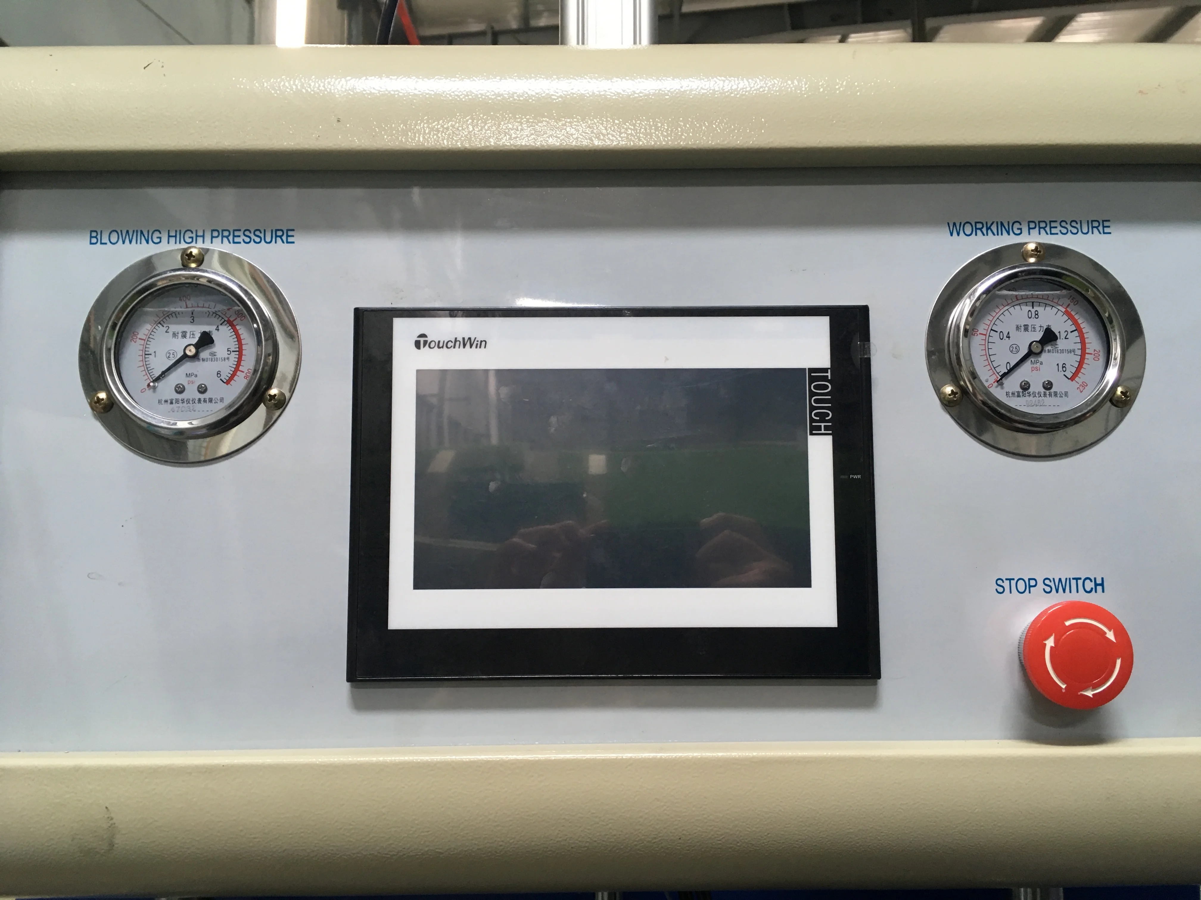 OGMS-4 semi-auto 4 cavity blowing machine with preform autoloader and bottle conveyor