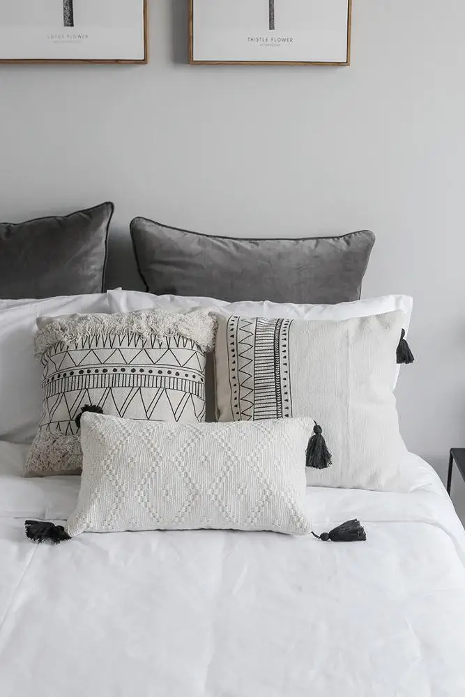 
Nordic style Moroccan black and white fringed pillowcase rest assured 45*45CM pillow sofa backrest factory cheap custom pillow 