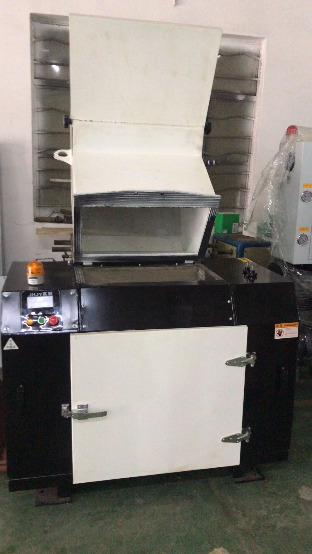 10HP Strong Crushing Ability Soundproof Granulator For Plastic Industry