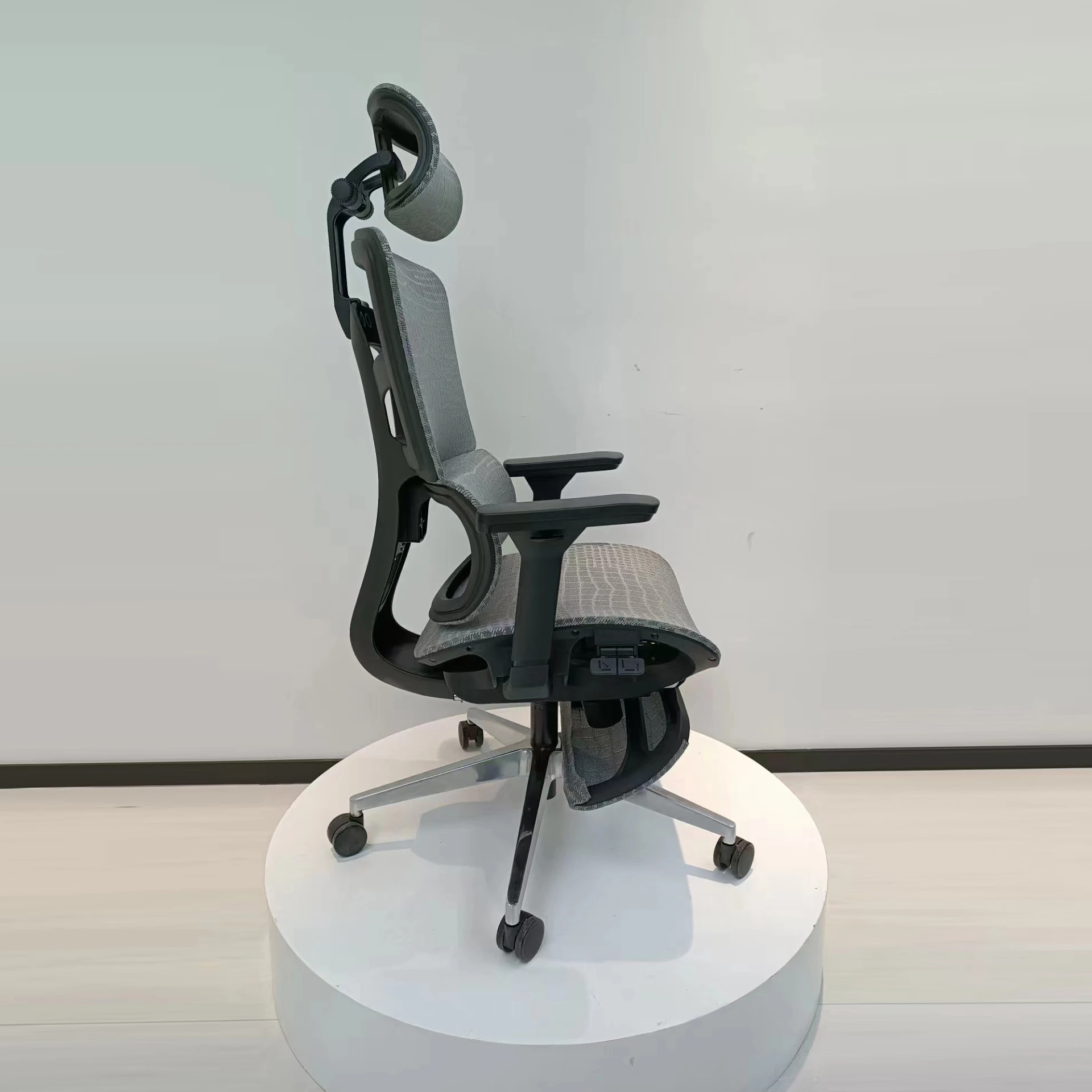 Boss Executive Swivel Chair Lifting Rotatable Armchair Footrest Adjustable Desk Chair Office Chair