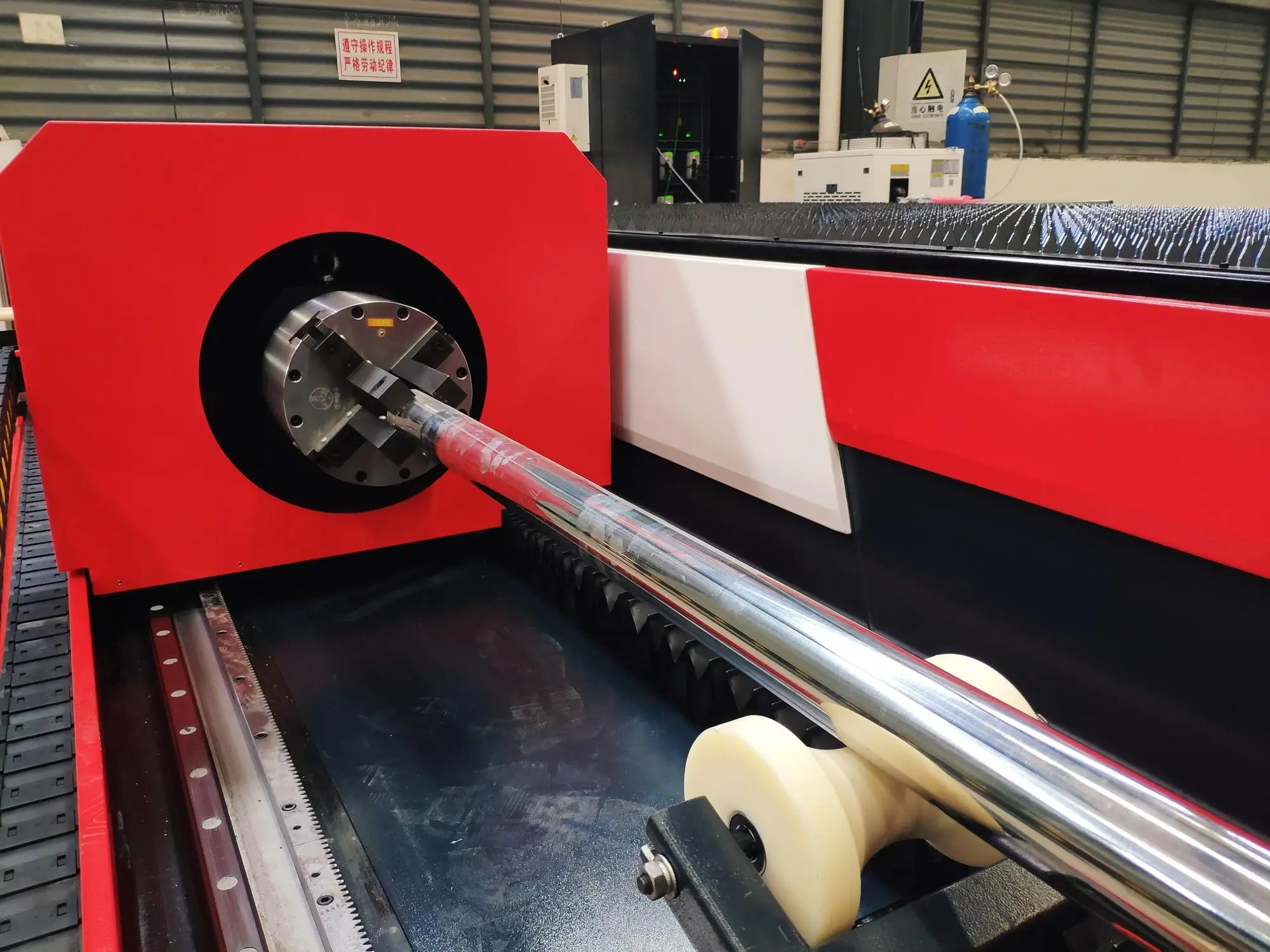 SUDA Rotary Device 1000w Pipe Fiber Laser Cutting Machine for stainless steel and carbon steel
