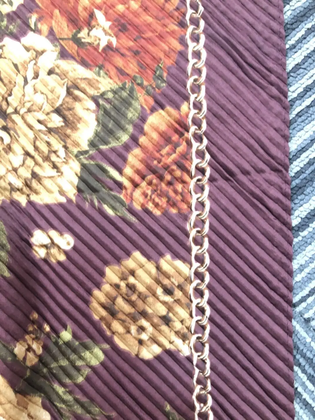 2022 Luxury cosmetics brand Promotional lady pleated scarf crinkle scarf for neck hair bag fashion accessory