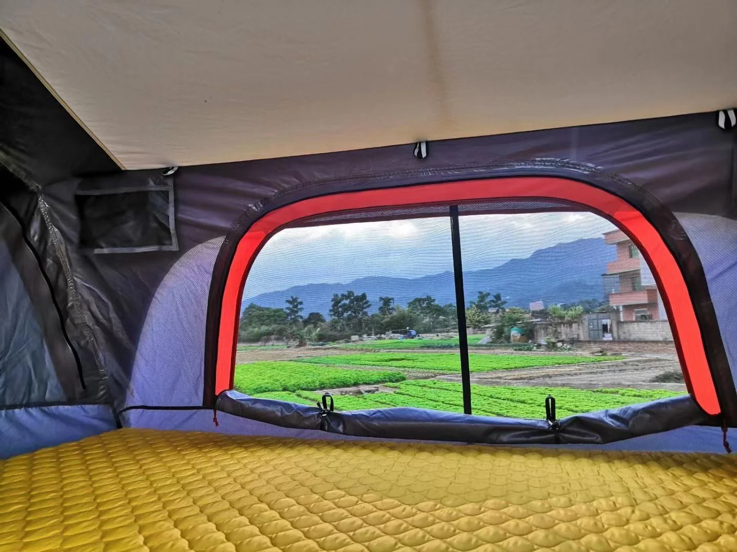 2022 RTS 4wd Ultralight Clamshell Roof Top Tent Black Soft Shell for SUV 2-Person Car Rooftop Tent with Aluminum Roof