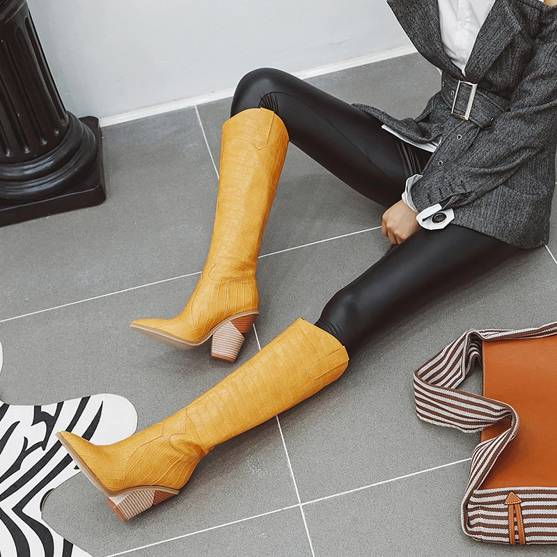 Женские ковбойские сапоги до колена, черные, желтые, белые винтажные мотоциклетные сапоги с ковбойским носком на танкетке