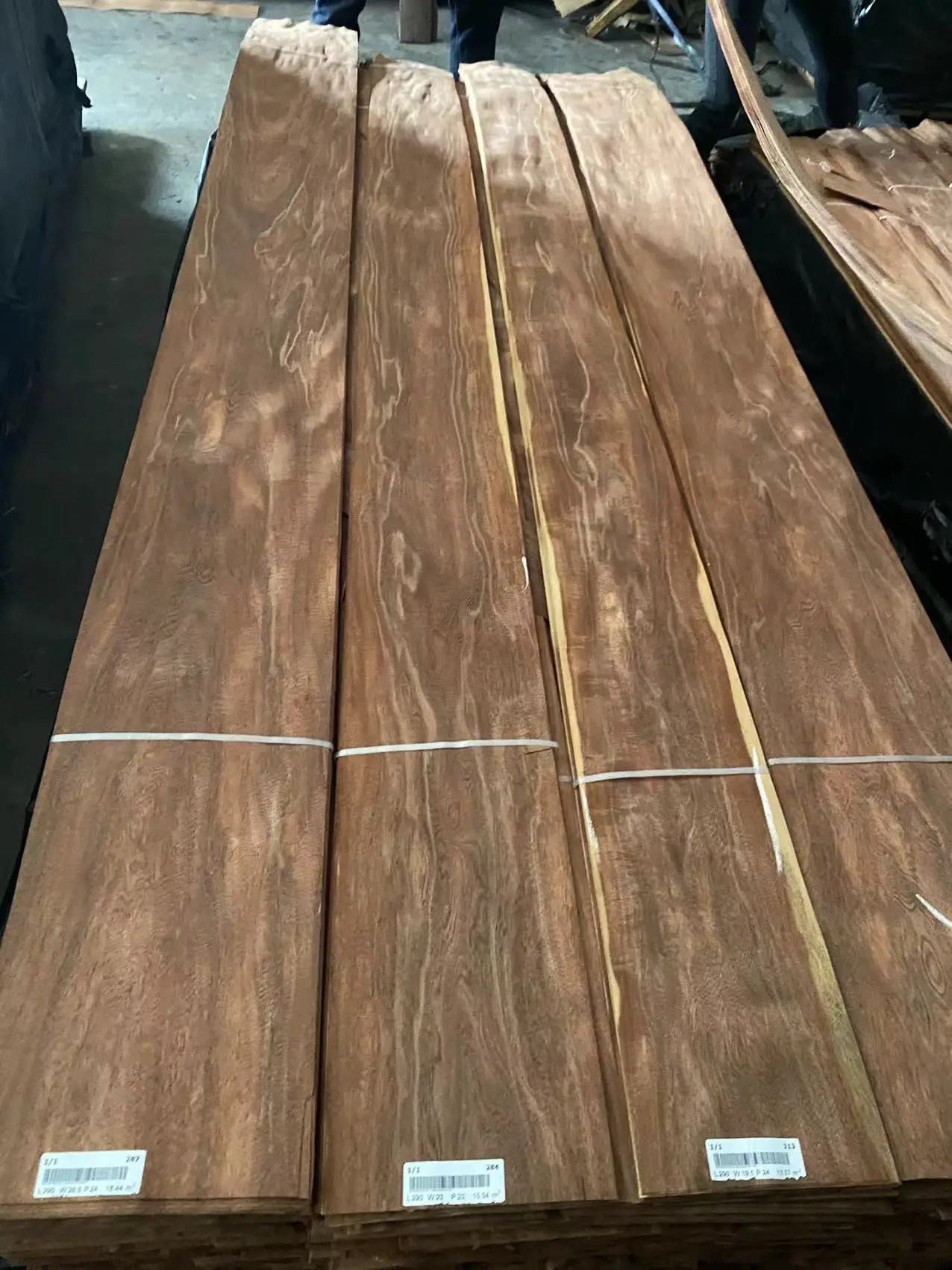 Sliced Fancy African Rosewood Veneer for Decoration High-End Furniture