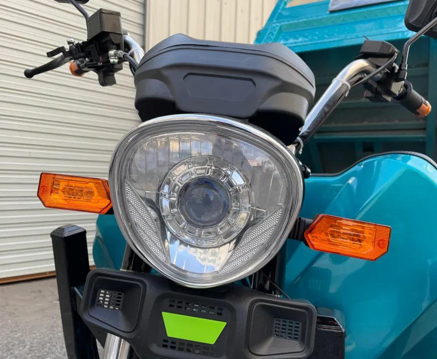 Powerful Electric Three Wheeler Scooter Auto Dumping System Tricycle With Strong Loading Carrying Capacity