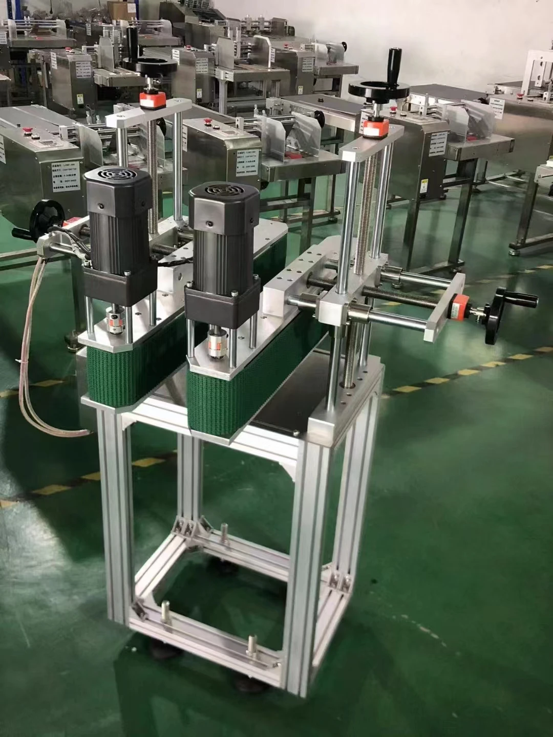 Cosmetics Assembly Line Connection Conveyor Cosmetic Paste Bottle Conveyor Clamping Conveyor Machine