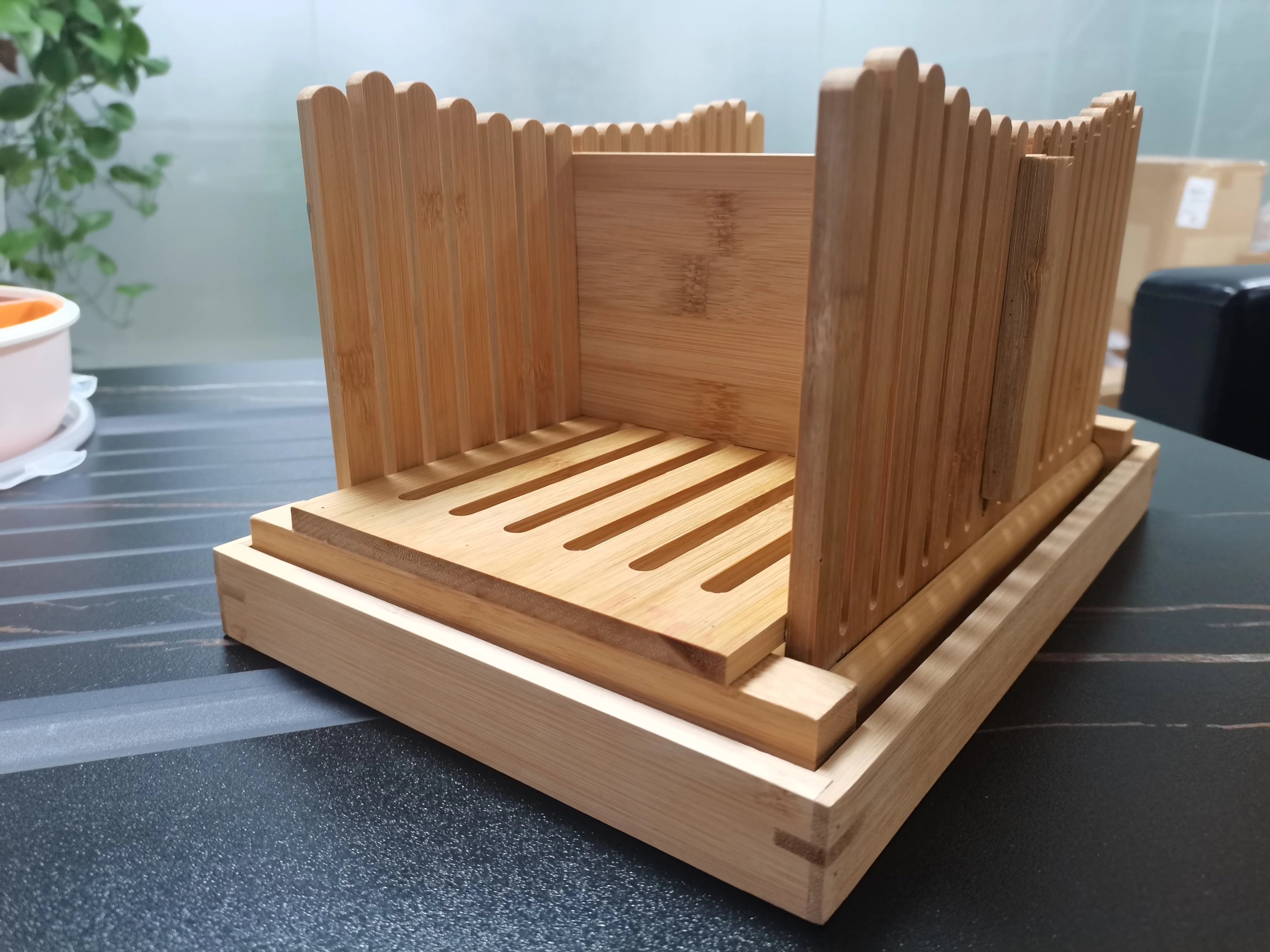 Bread slicing guide Adjustable Foldable Nature Thickness Crumb Catcher Tray Wood Bamboo Bread Slicer with knife