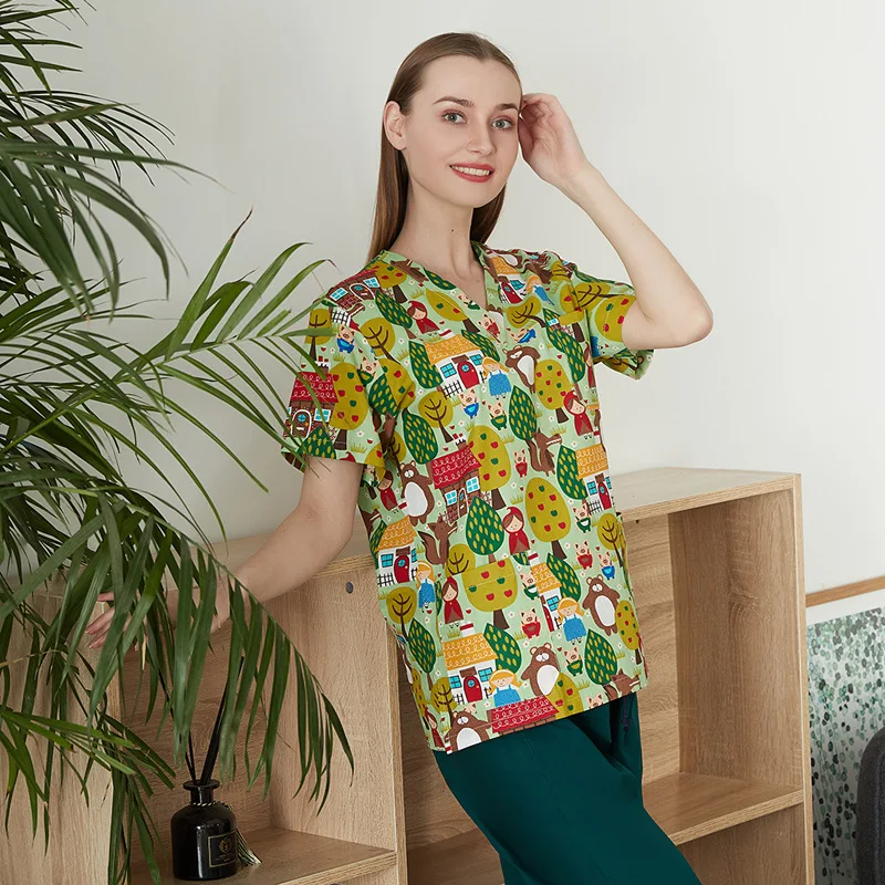 2024 Wholesale Stylish Lovely Printed Scrubs Top Shirt Nursing Uniform Set Medical Uniforms Women Scrub Sets