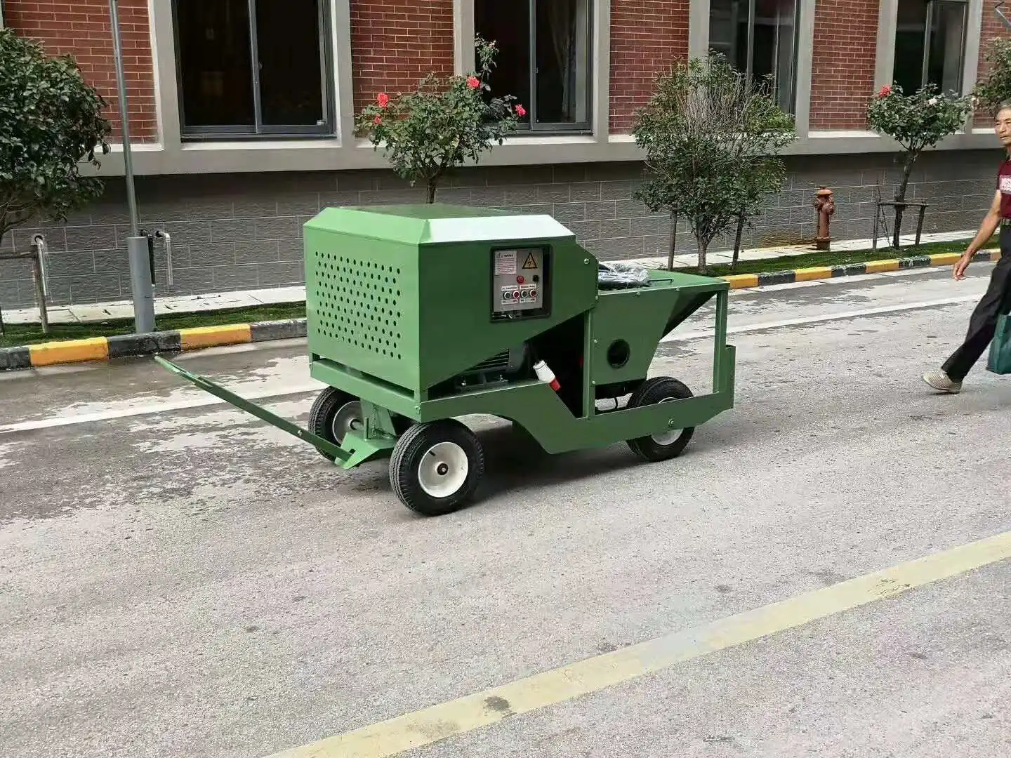 Sports track particle spraying equipment EPDM/SBR Rubber Granules Spraying Machine For Running Track