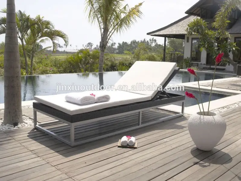Very popular garden rattan sun lounger