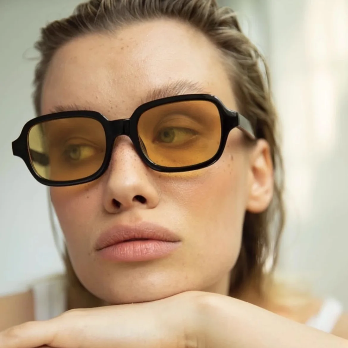 Hot sale fashion cheap plastic frame sun glasses uv protection custom logo beach women men sunglasses 2024