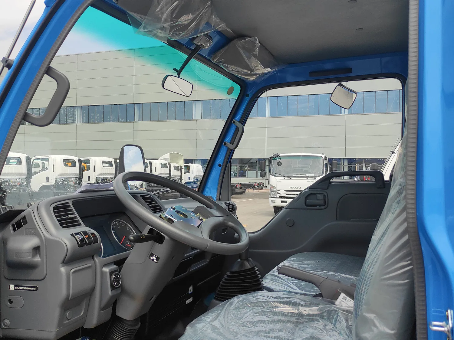 Прямая Продажа с завода шасси грузовика ISUZU дизельным двигателем 4HK1 дешевое Euro V 4tons NKR55 для продажи