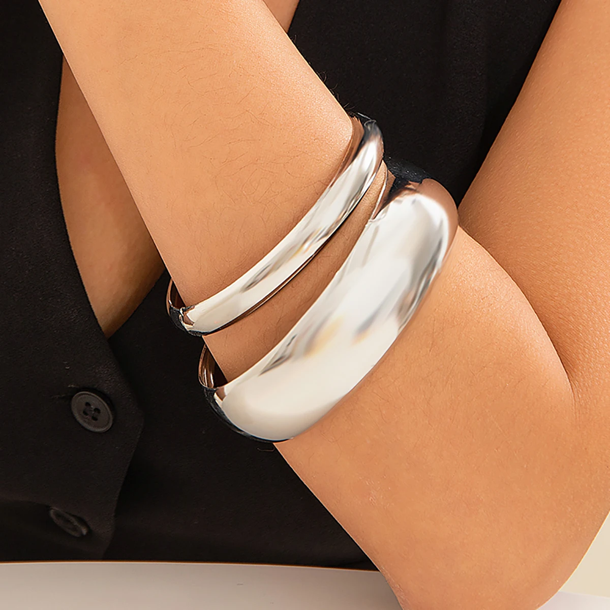 2 Pcs Smooth Metal Chunky Round Bangle Bracelet for Women Trendy Large Bracelets on Hand Accessories Ladies 2024 Fashion Jewelry