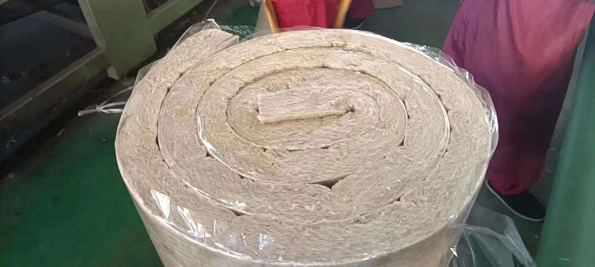 Thermally Insulated Sound Absorbing Materials Shrink Packing Fireproof Mineral wool board roll felt  For Steel Buildings Roof