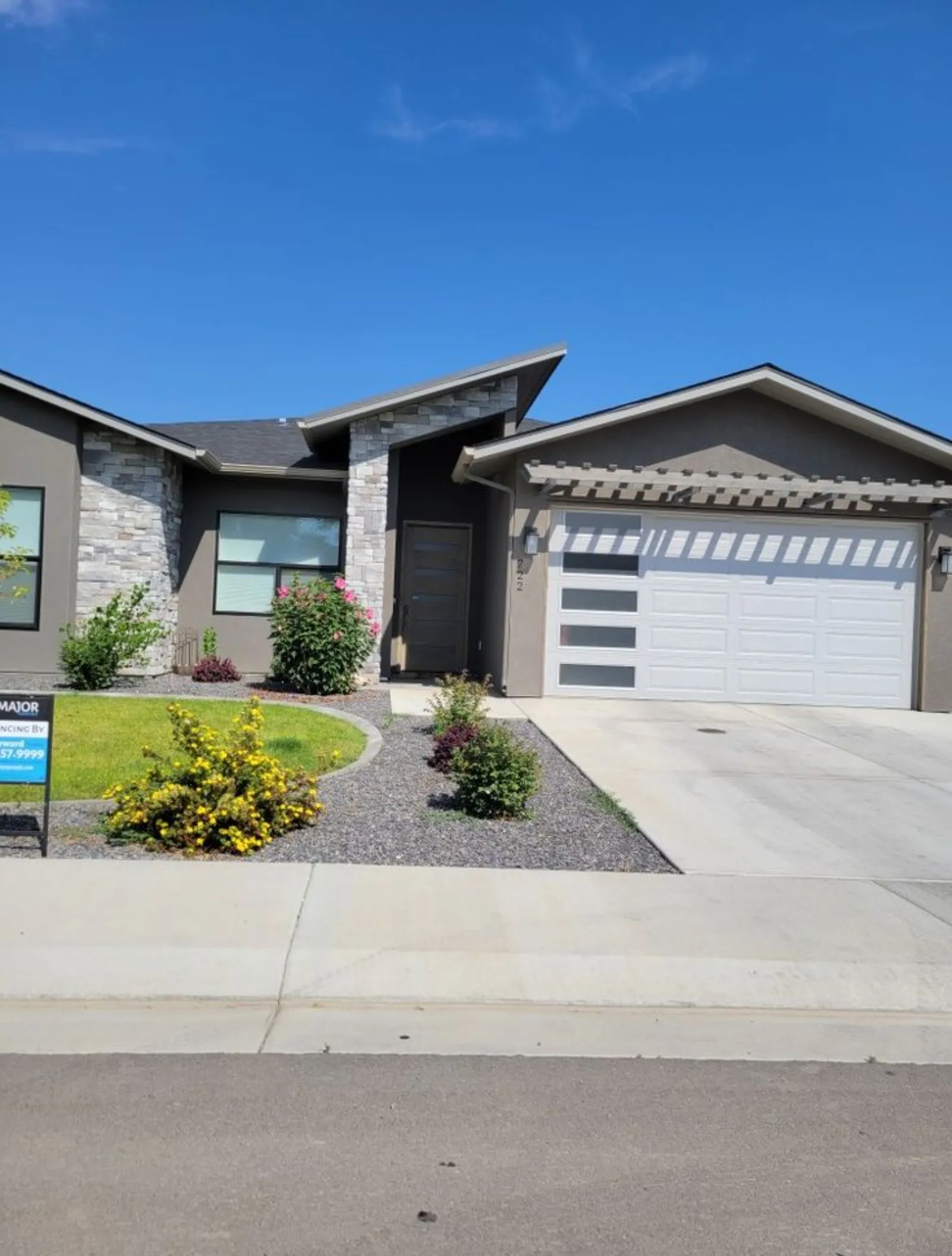 China Manufacturer Residential Automatic Steel Sectional Garage Doors Contemporary Overhead Garage Doors