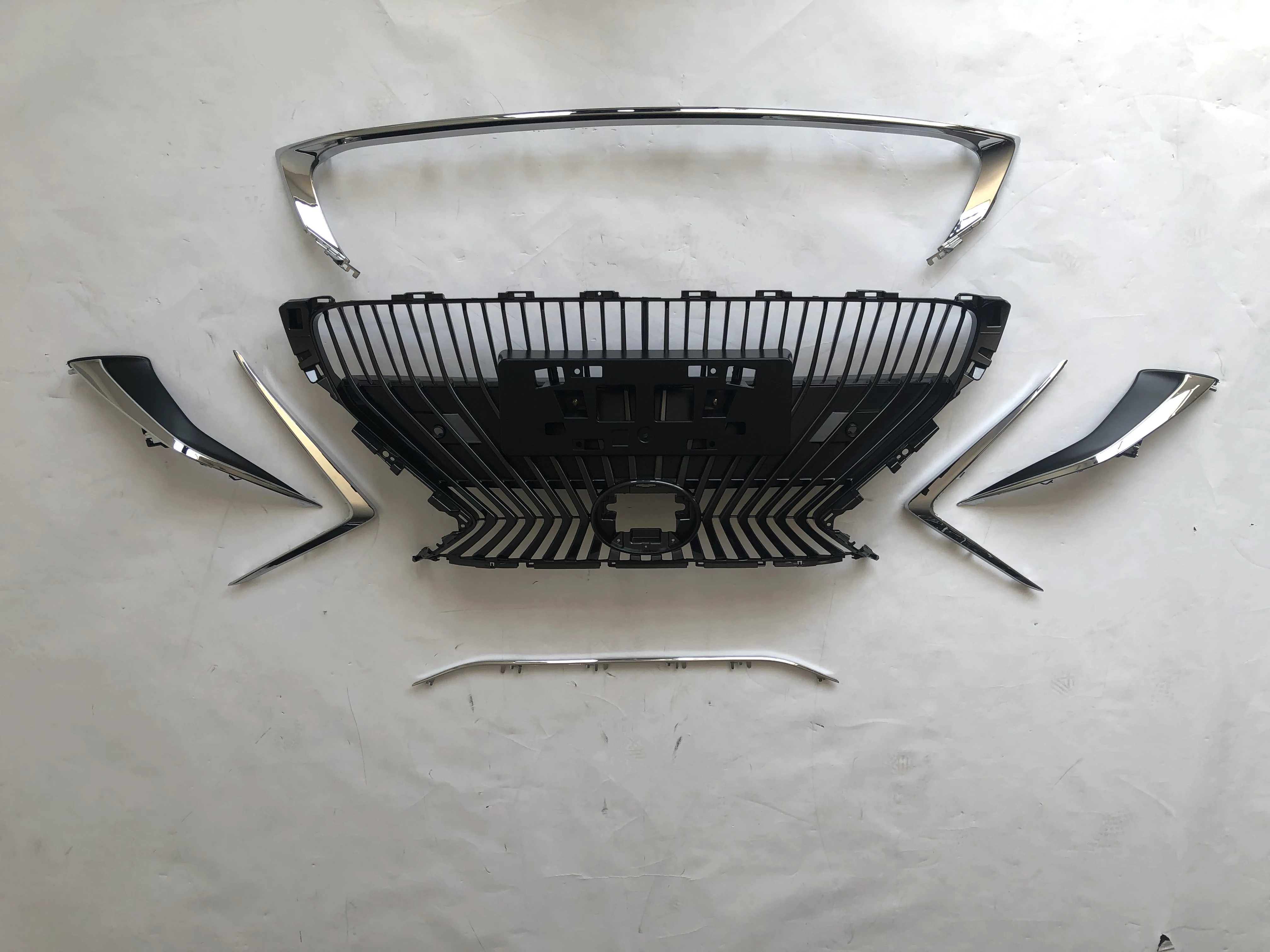 Комплект автомобильного переднего бампера для LEXUS ES 2018