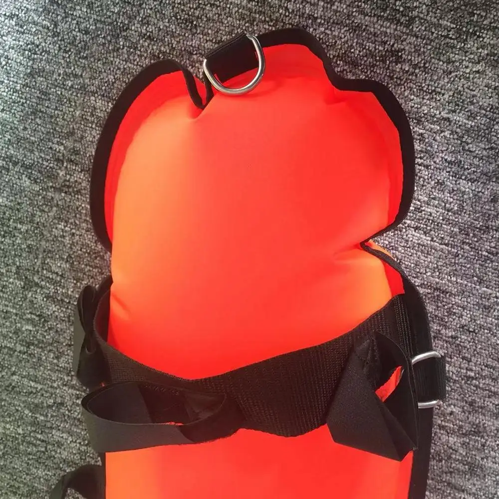 Надувной поплавок для подводной охоты с флагом