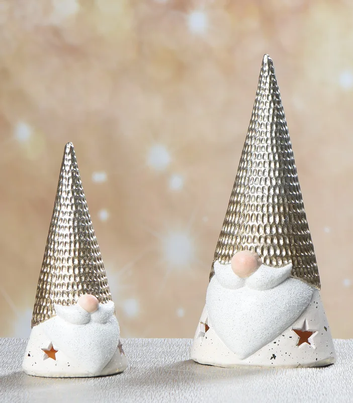 Wholesale custom garden outdoor decor dwarf resin craft garden gnome sculpture with LED light garden decoration ornaments