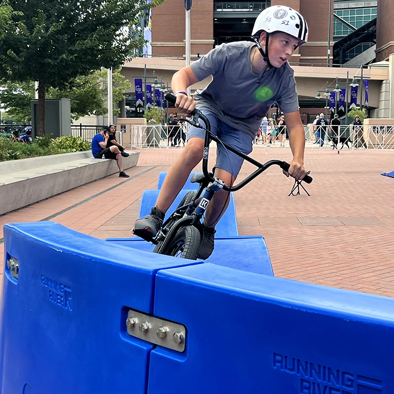 Plastic modular pump track velocity loop 2 amusement park facility treadmill  for bikes, BMX scooters and skateboards