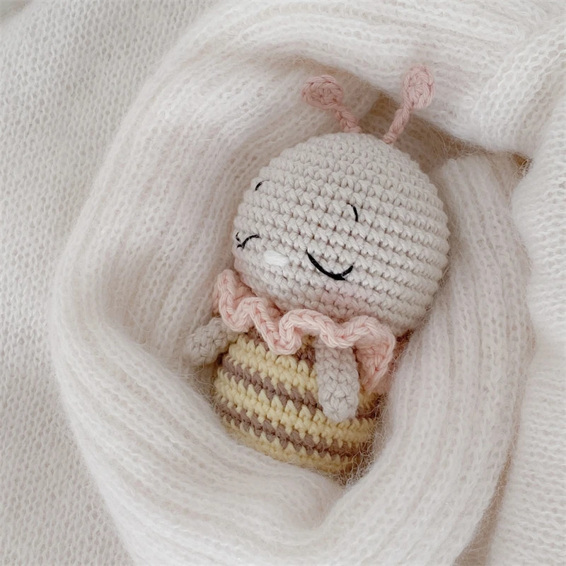Cute Mini Amigurumi Toys Crochet Soft Baby Ladybug Toy Crocheted Lovely Little Bee Dolls