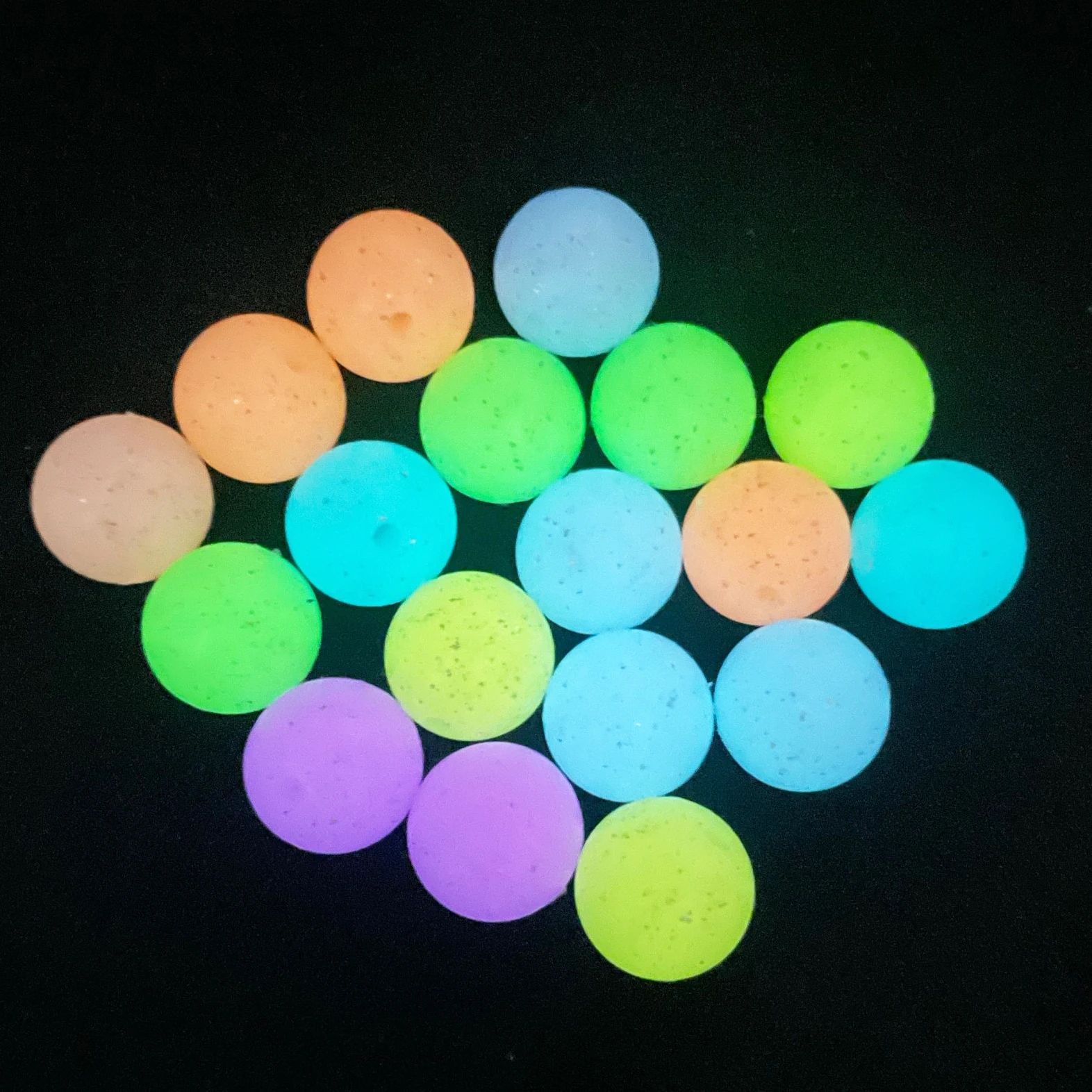 2024 New Custom Beads Glitter Glow In The Dark Fluorescent Silicon Round Beads For Pens Lanyard 15mm Silicone Beads Wholesale