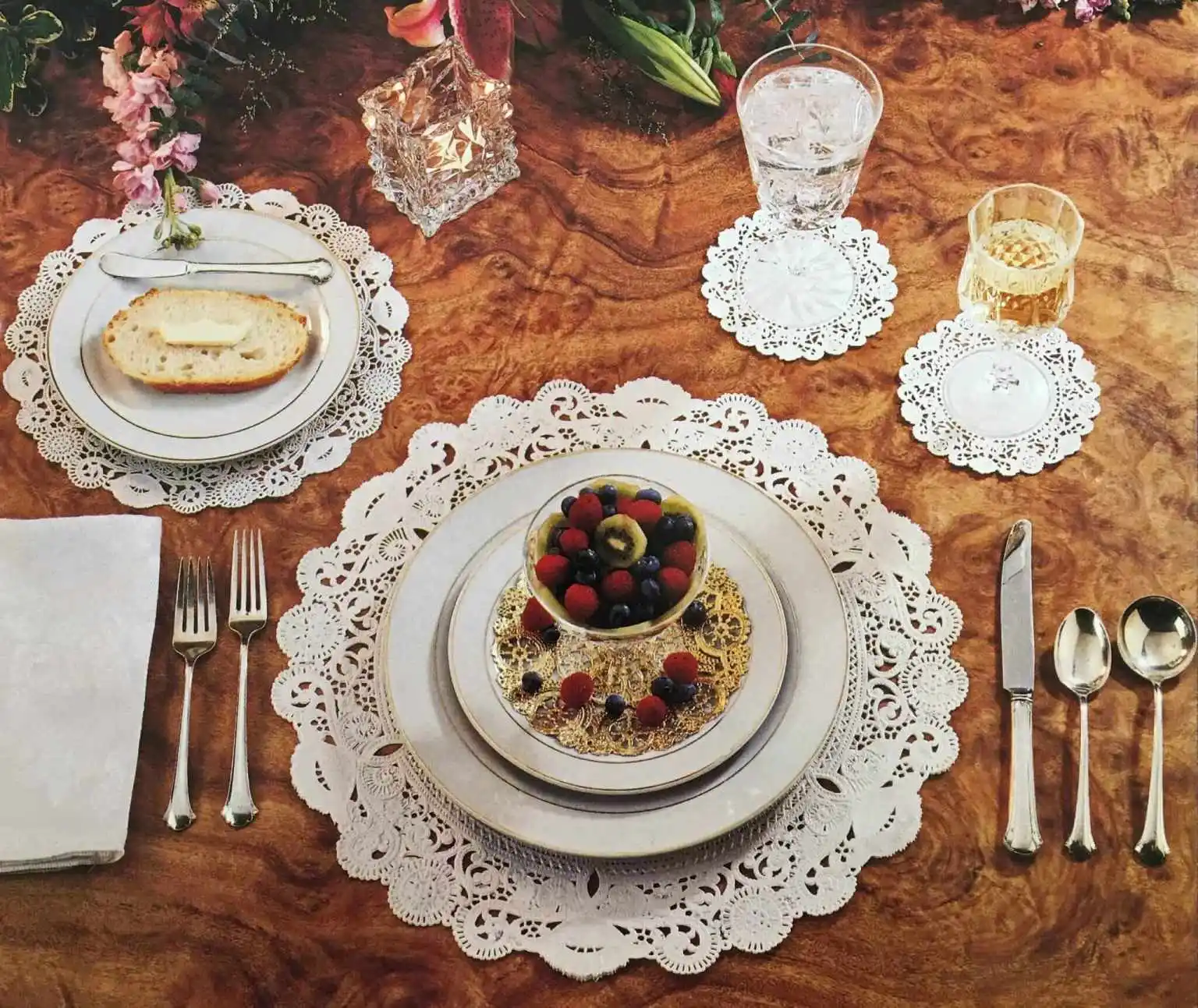 12 inches High Quality Popular Lace Paper Doily Greaseproof Disposable Paper Table Mats Food Grade Paper Doilies 200pcs