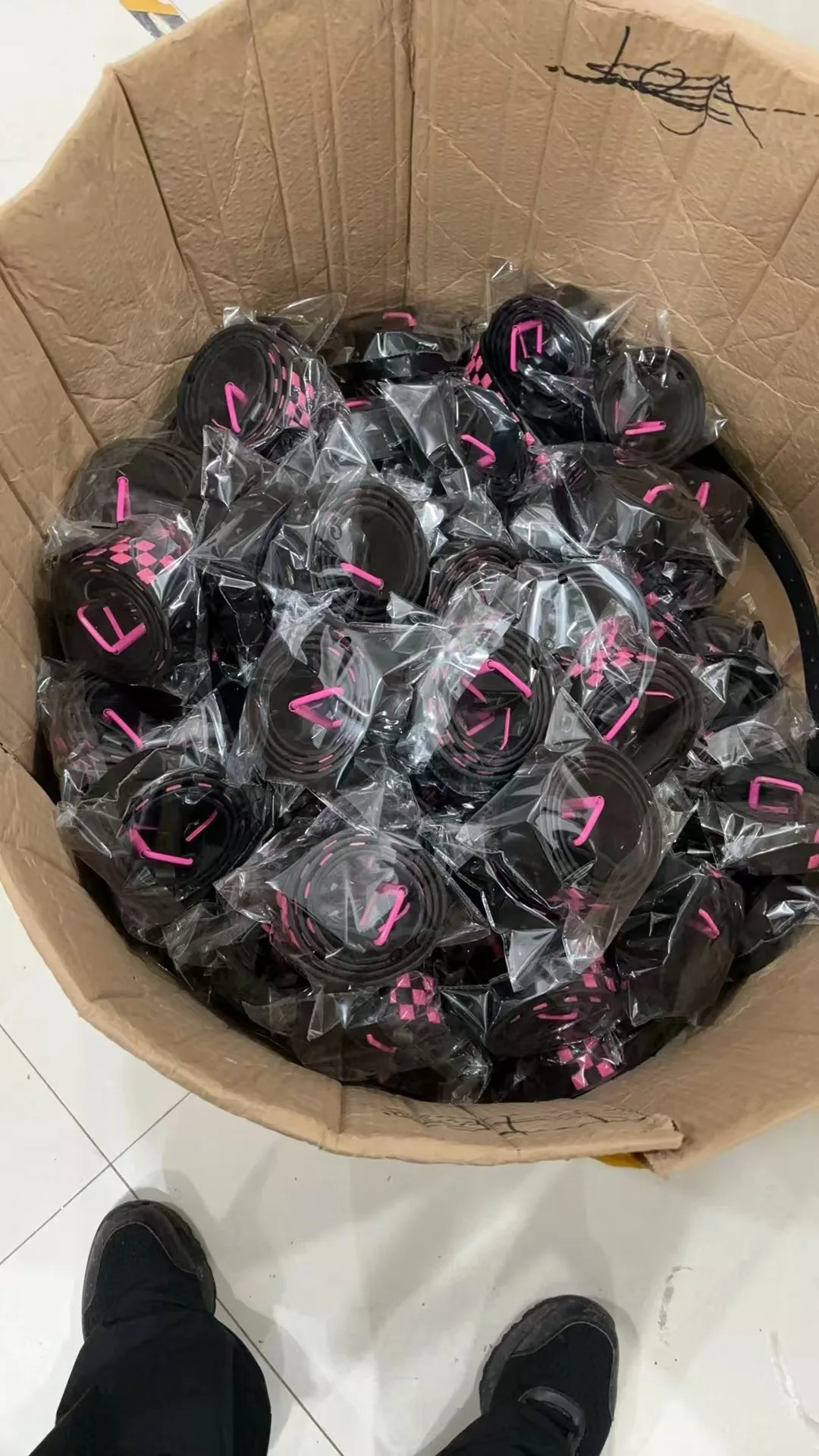 Roller Pin Buckle Punk Black Pu Leather Rivets Pyramid Studded Belt For Men Wholesale