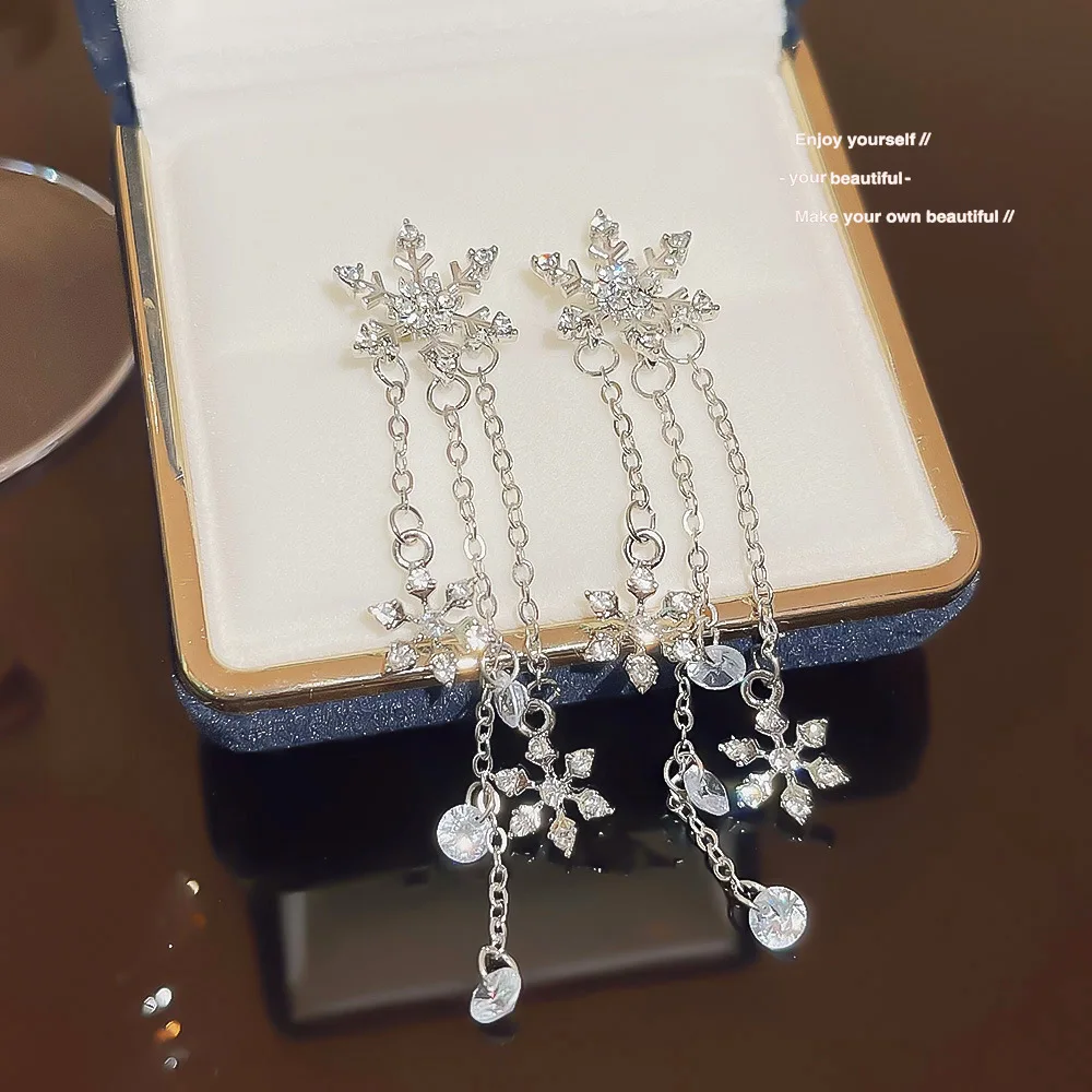 925 Silver Needle Sweet Sparkling Snowflake Earrings with High Grade and Unique Earrings, Tassel Earrings