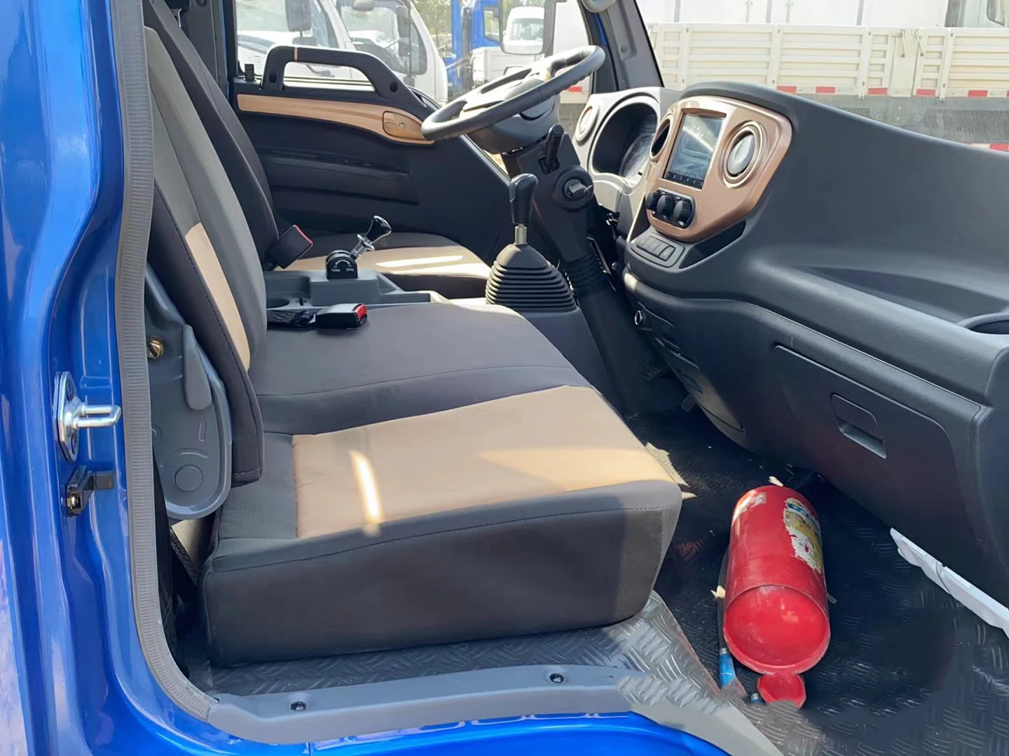 2 tons JAC light lorry right hand drive 4*2 truck for sale