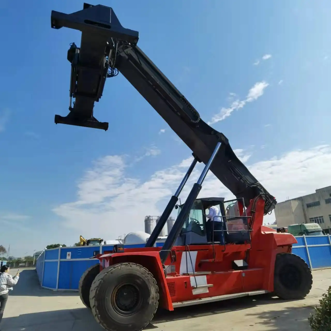 kalmar DRD450 reach stacker 40CONTAINER LIFTING