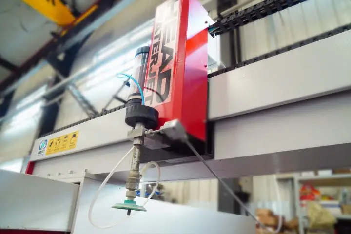 Готовая к отправке Современная используемая Гидроабразивная режущая машина в наличии стеклянные гидроабразивные резаки