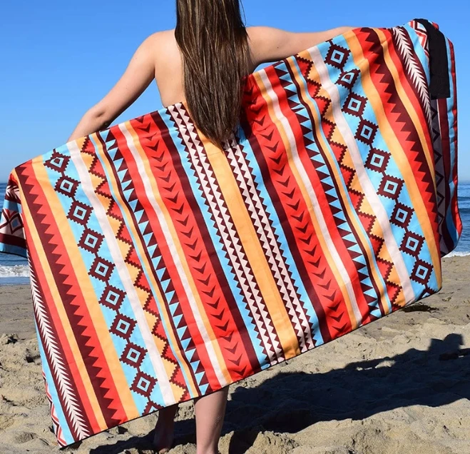 Пляжное полотенце из переработанной микрофибры с логотипом