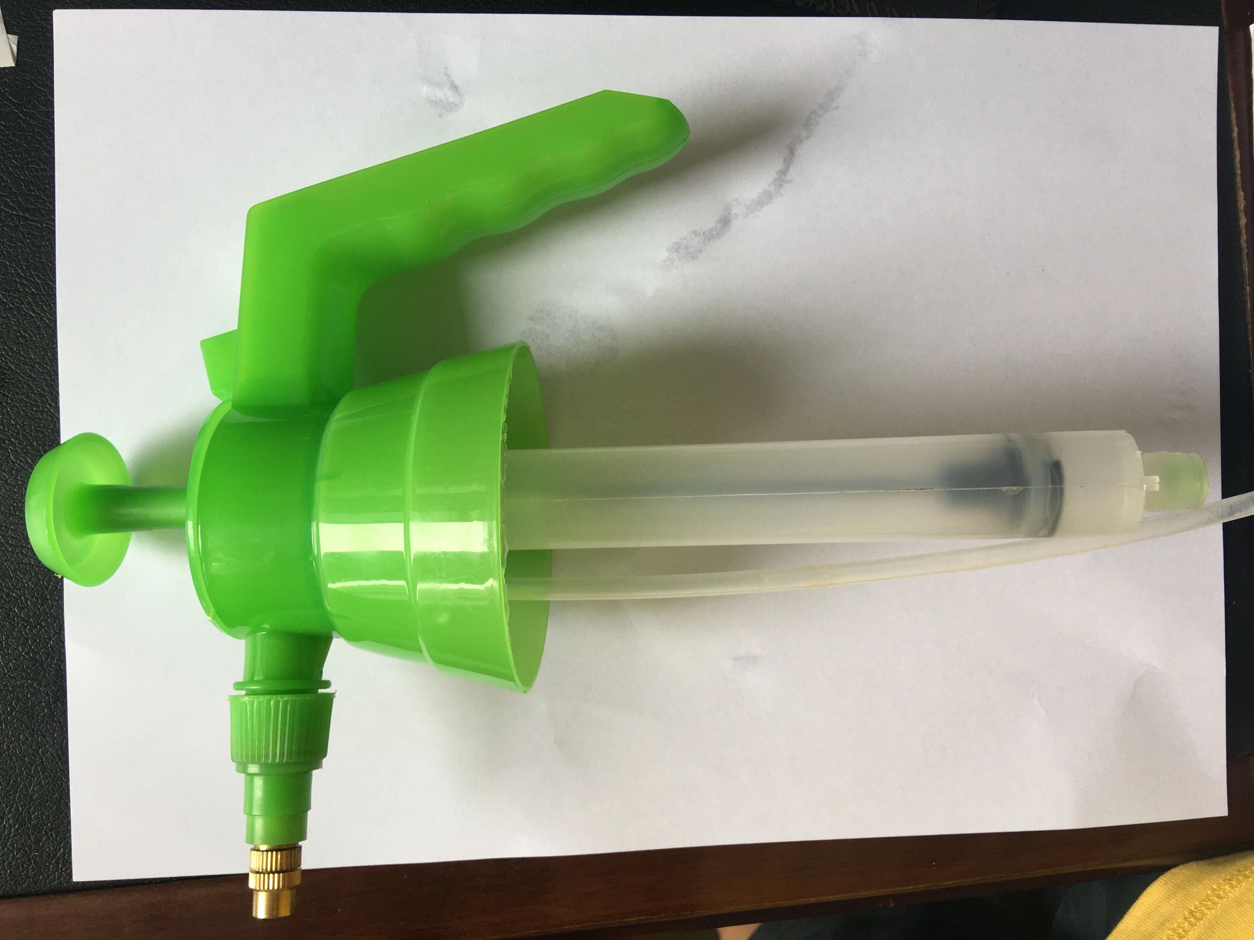 
1/2/3L Multi-purpose flower spray Hand Pressure manual garden pump sprayer bottle with adjustable nozzle 
