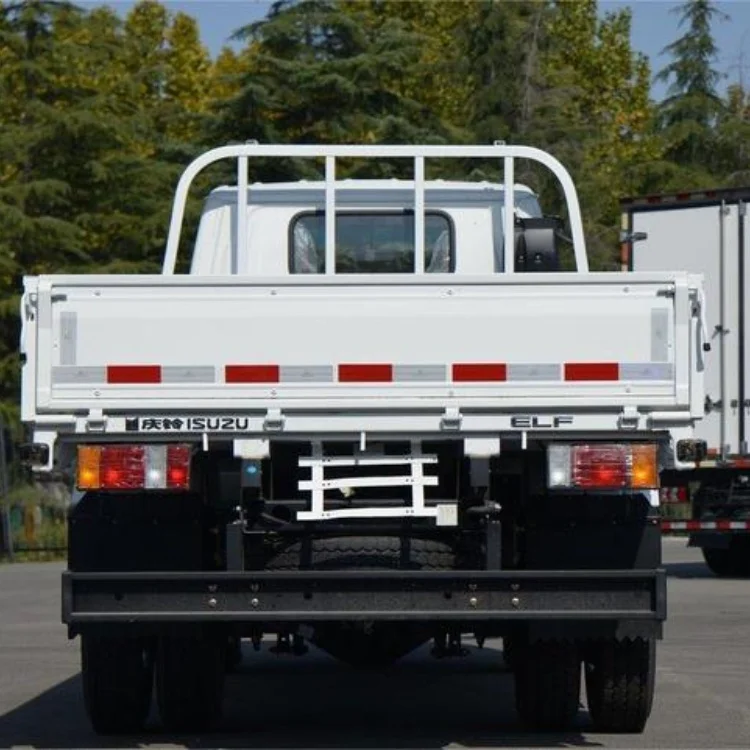 Best-selling Isuzu van 4x2 LHD /RHD 3 ton cargo truck ELF Euro 6  engine cargo box length 4000mm fence truck for sale in factory