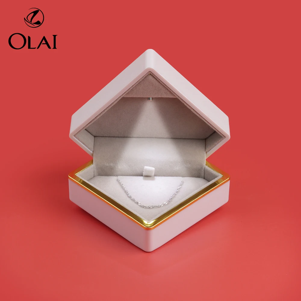 Olai Diamond Shape Luxury LED Light Touch Lacquer Painting Earring Pendant Chain Jewelry Gift Package Box