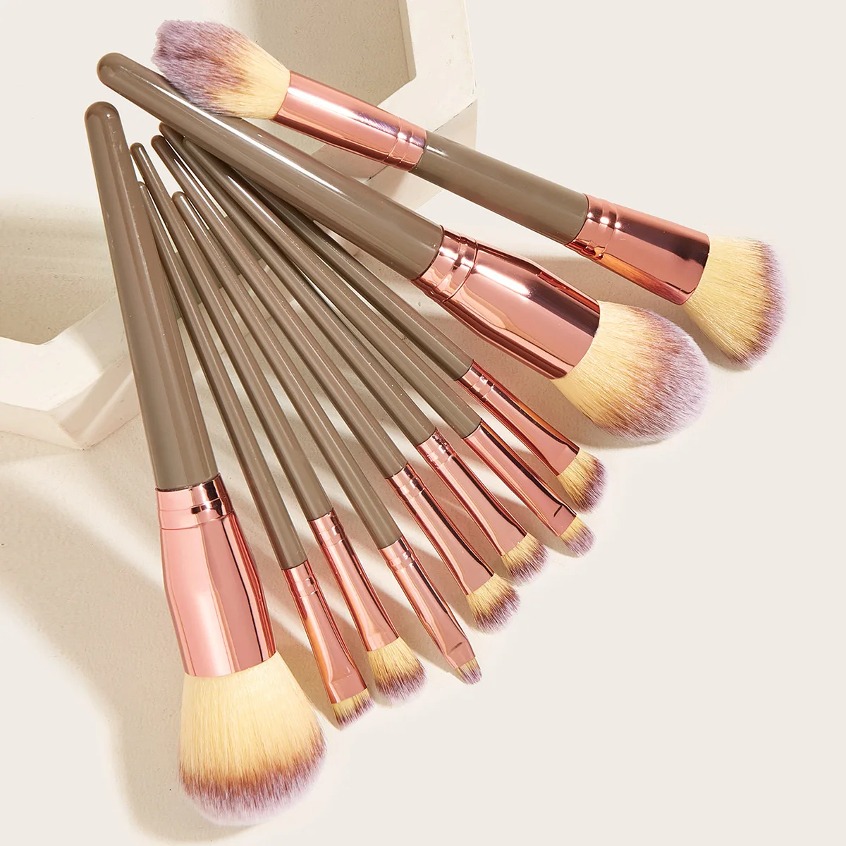 10 pieces of high-quality and low-priced vegetarian synthetic hair makeup brush set for Big Mac