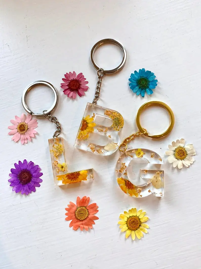 Custom Real Daisy Acrylic Initial Letter Keychain Monogram Resin Dried Flower Keyring Alphabet Jewelry Bag Accessory