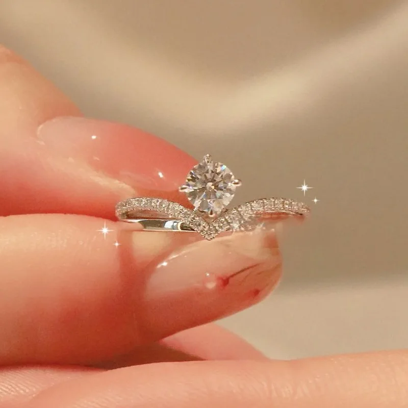 High Quality 925 Silver 0.5 Carat Moissanite Diamond Engagement Crown Queen Ring with GRA Certificate