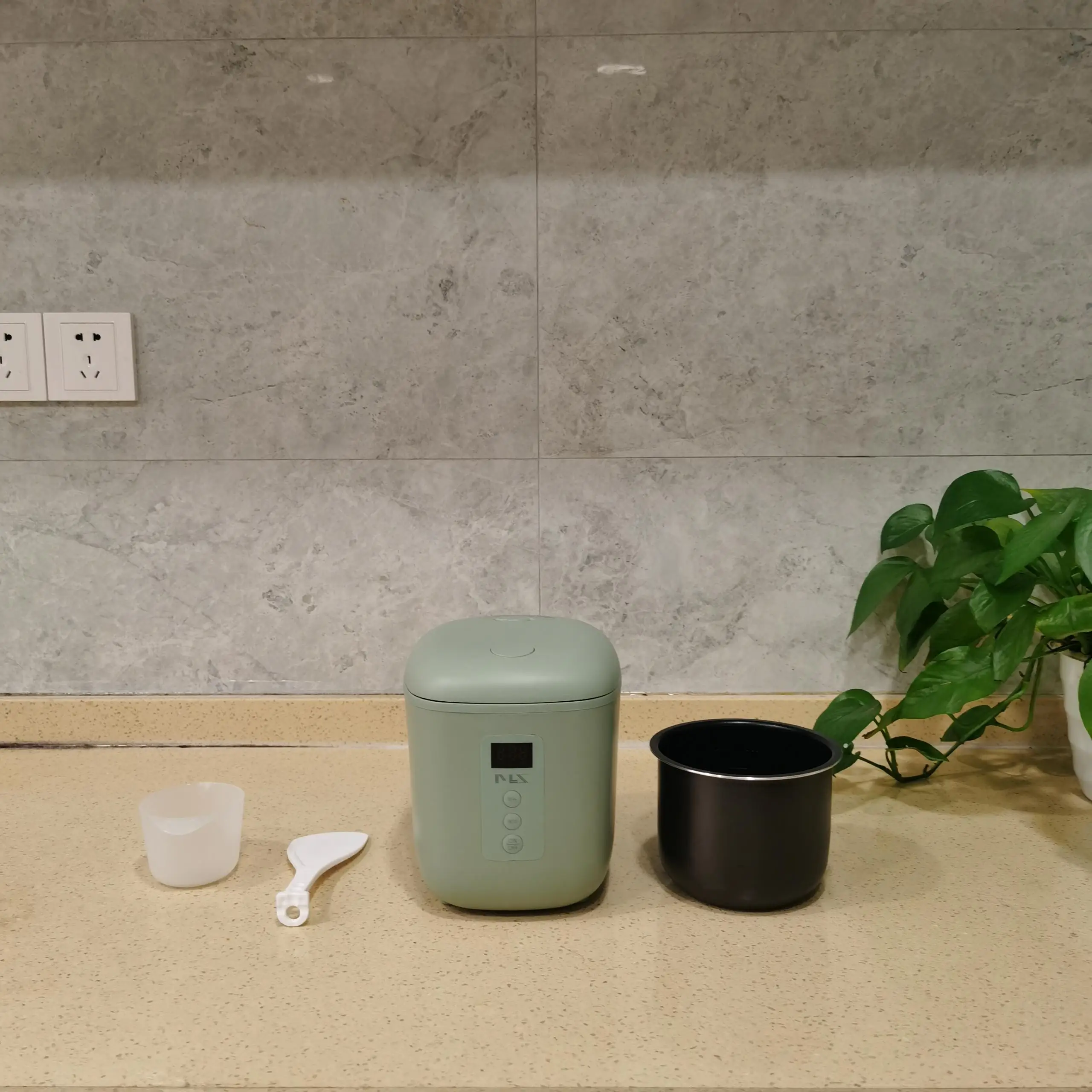 Mini Portable Hot Sell Intelligent LED Display One Touch Click Non Stick Coating Aluminium Inner Pot 1.2L Rice Cooker