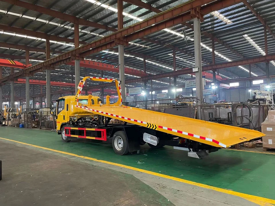 4X2  6 Tons Flatbed Wrecker Towing Truck Road Recovery Truck