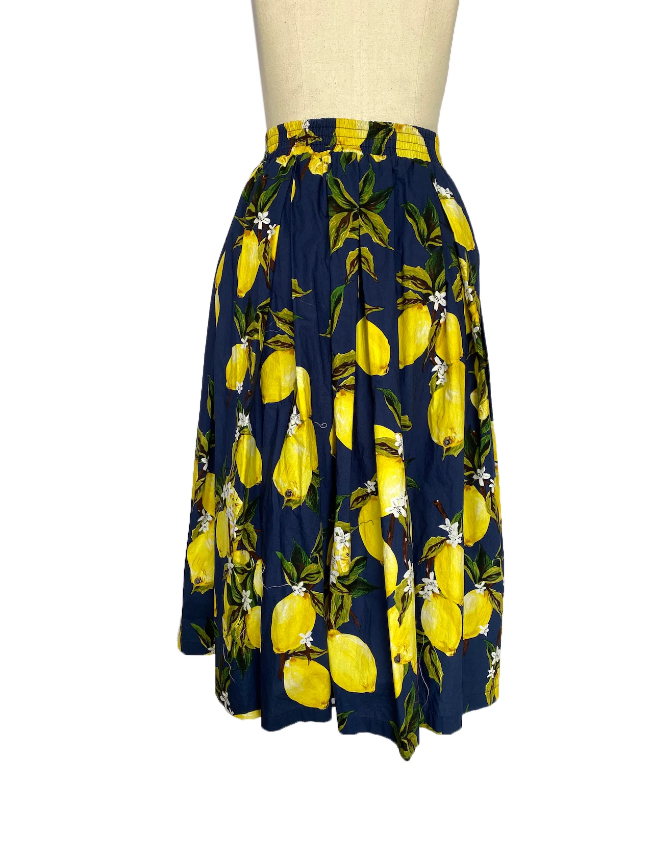 
New medium and long floral skirt with high waist 