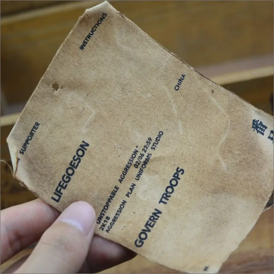 Wholesale Custom Printed Garment Labels Retro Distressed Brown Kraft Paper Swing Hangtags Barcode Designer Apparel Hang