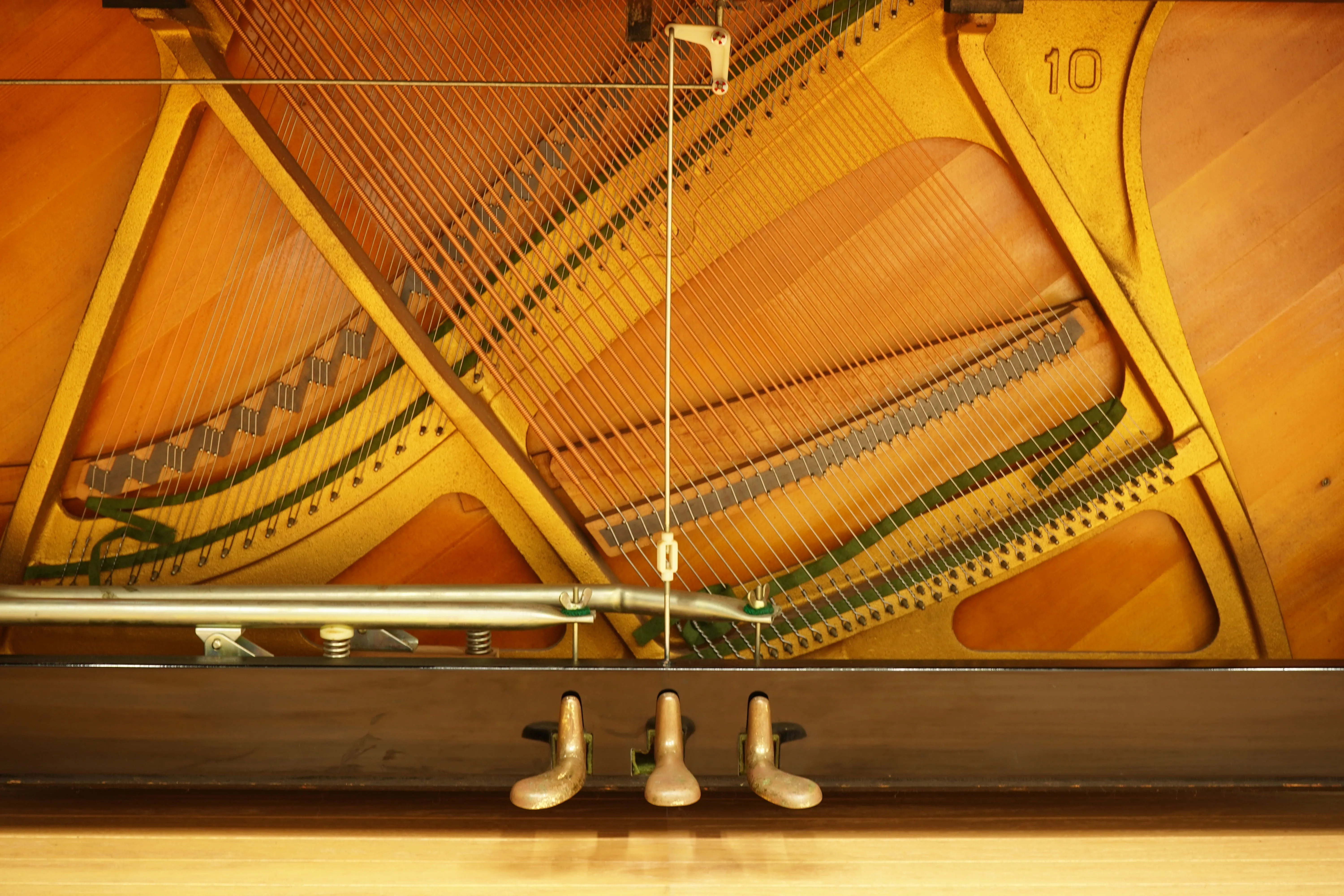 121cm Tall manufactured by Yamaha used upright piano supply for sale