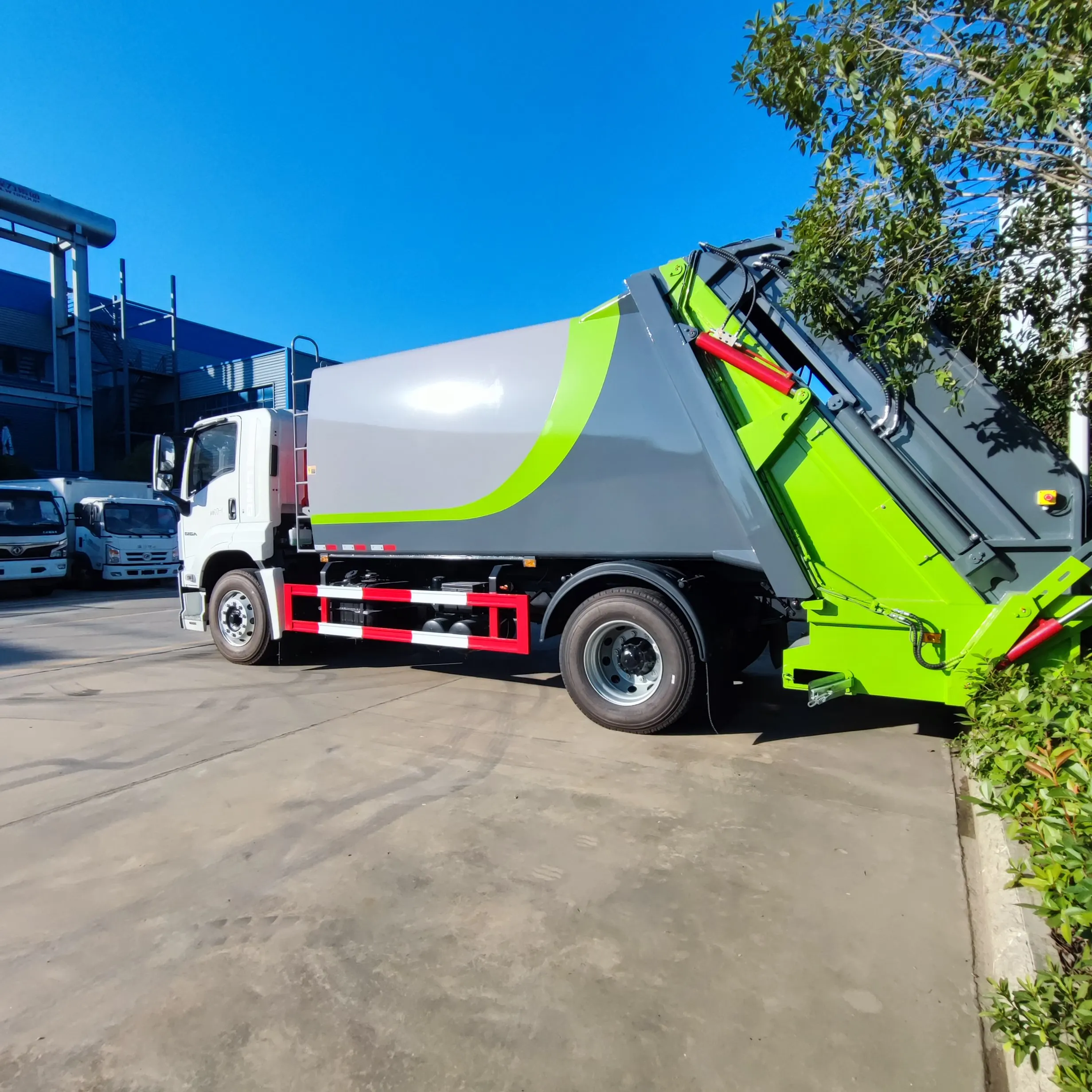 CLW Hydraulic Garbage Compactor Truck 12CBM Trash Compactor Truck ISUZU Engine Waste Disposal Truck